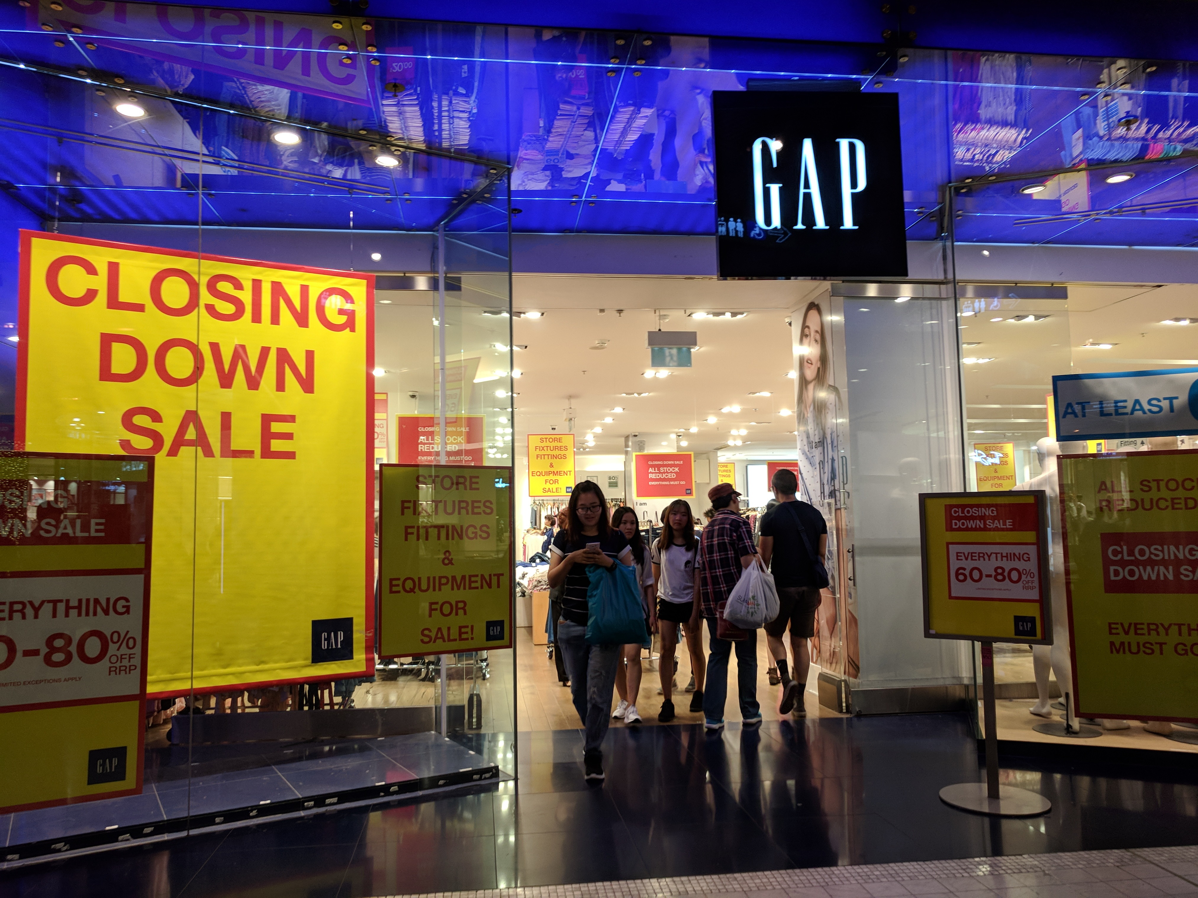 9 Stores You Didn't Know Are Closing in 2018