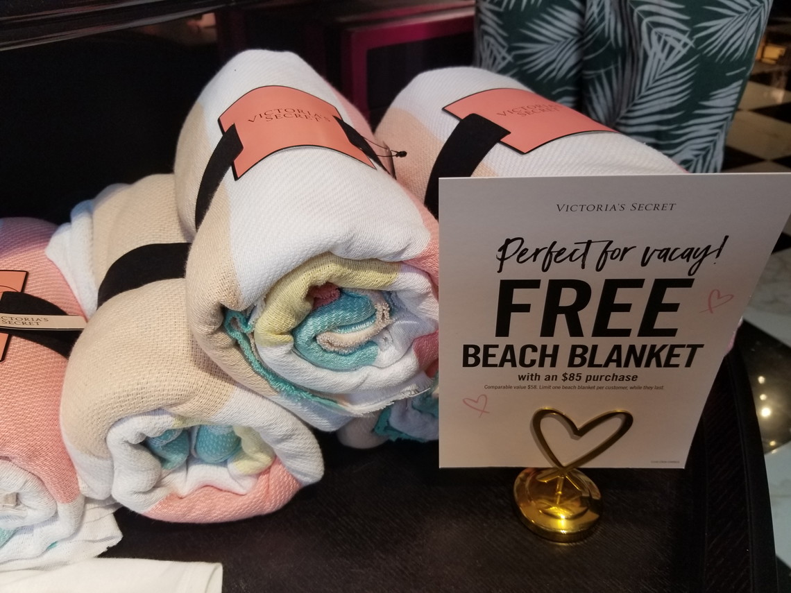 victorias-secret-beach-blanket-053018b-1527705060.jpg