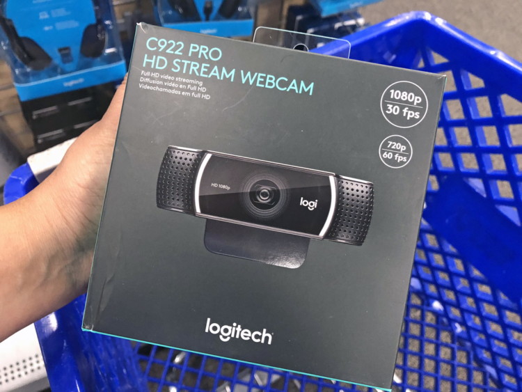 best-buy-logitech-webcams-726-7-1532624967-750x563.jpg