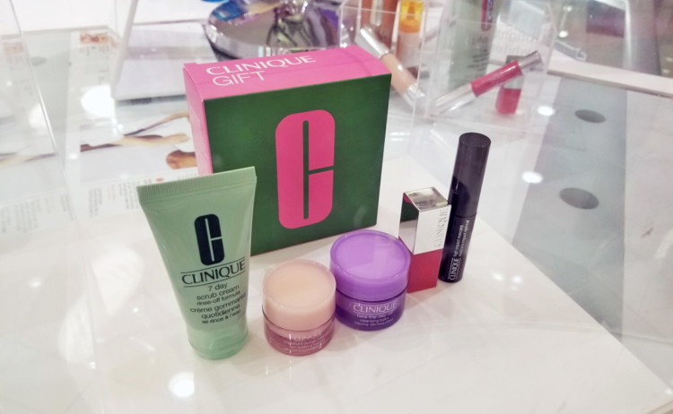 clinique-5-pc-gift-712-1-1531411769-750x462.jpg