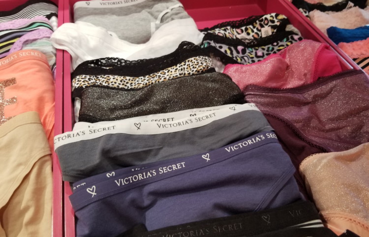 victorias-secret-panty-party-071218f-1531412019-750x481.jpg