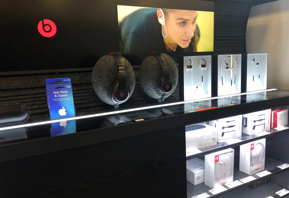 best-buy-beats-dre-headphones-081718k-1534522743.jpg