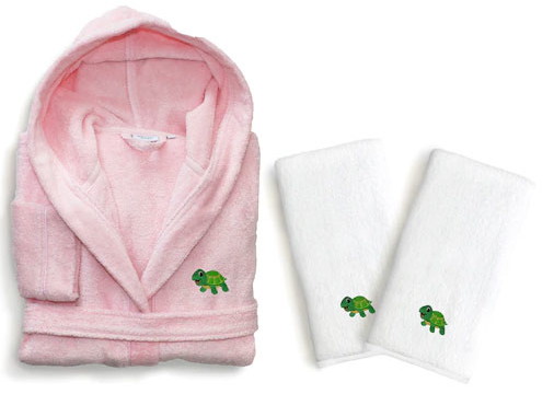 bathrobe-1565110689-e1565110737634.jpg