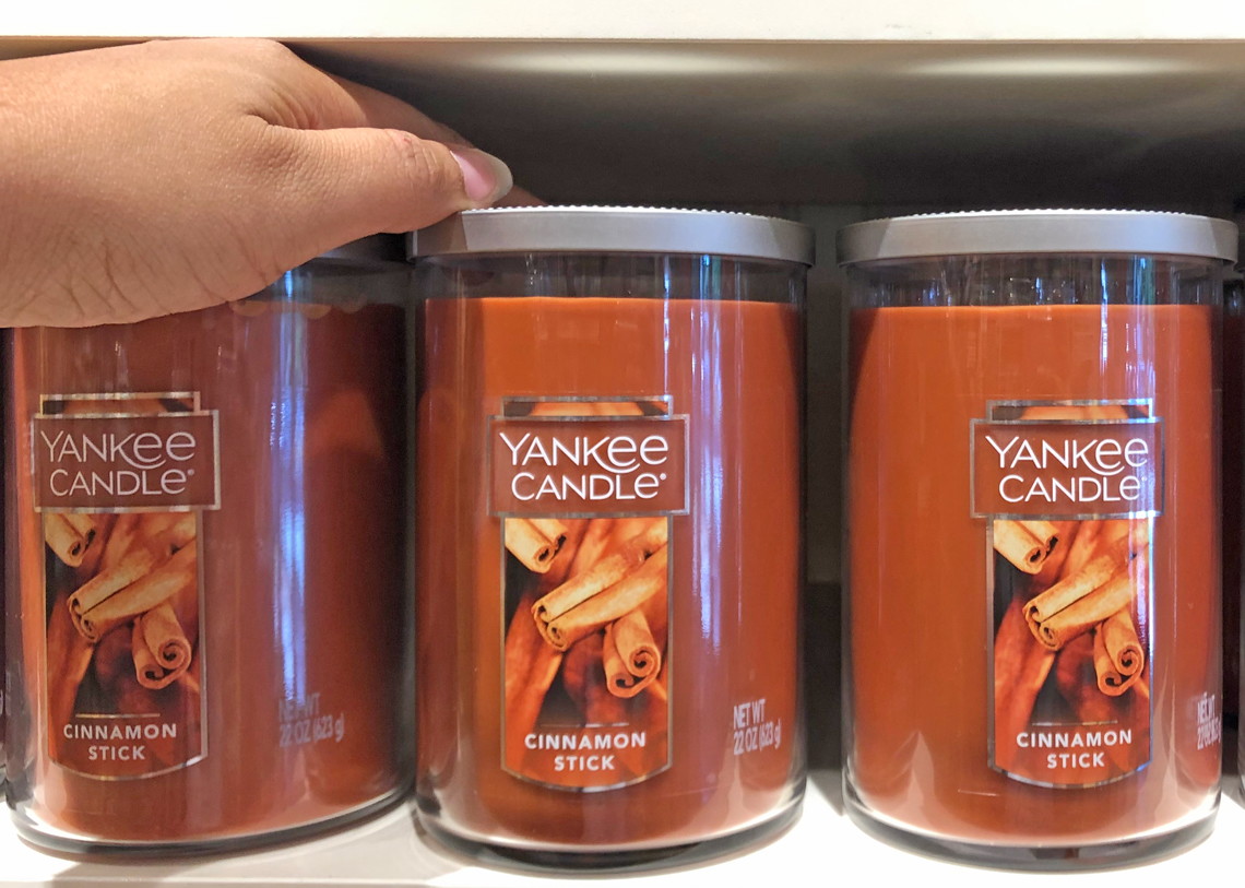 yankee-candle-large-tumbler-2-wick-080819d-1565283634.jpg