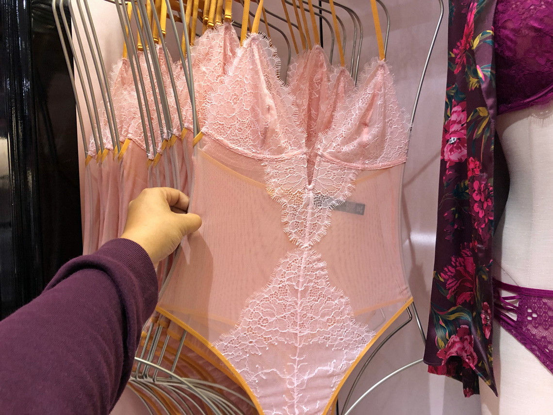 victorias-secret-lingerie-sleep-event-102219a-1571775750.jpg