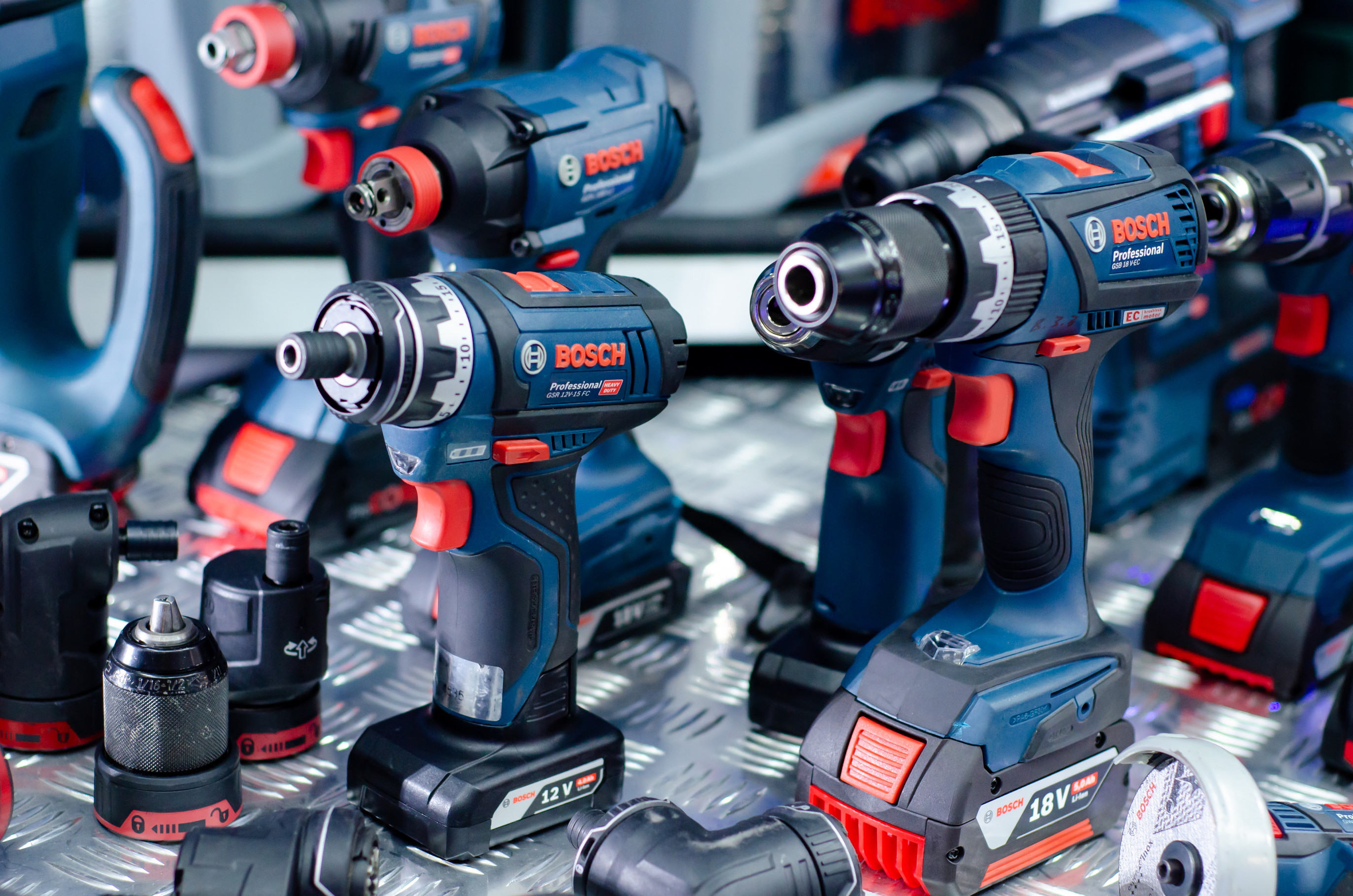 Save Over 50 On Bosch Tool Combo Kits Free Tool At Lowe S