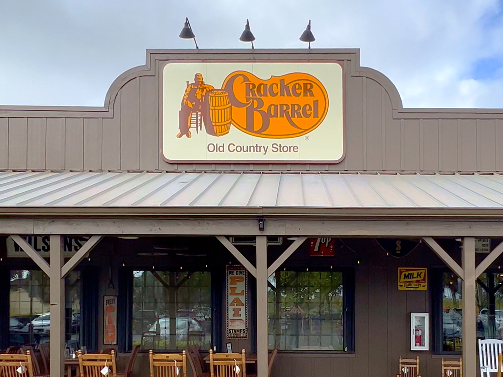 Is Cracker Barrel Open on Christmas Day? Here's the Scoop The Krazy