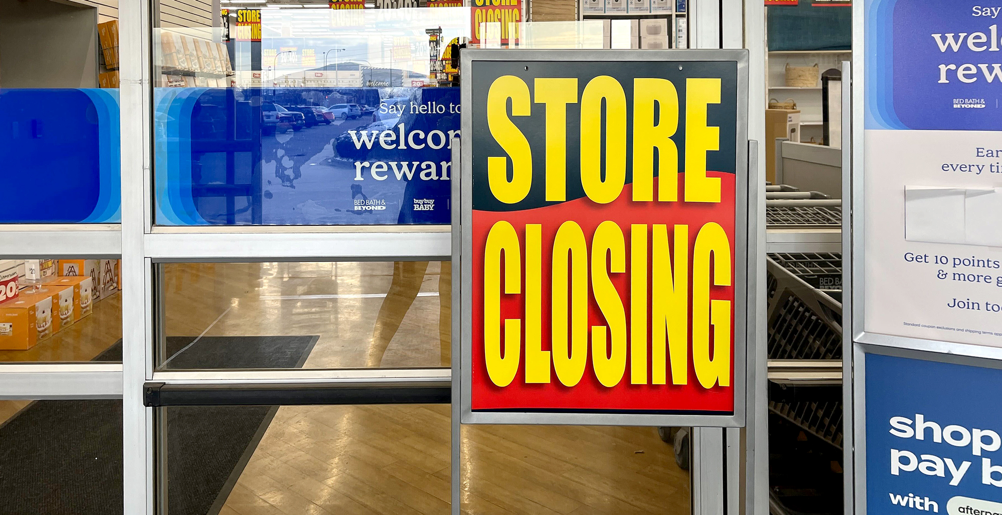 https://prod-cdn.thekrazycouponlady.com/wp-content/uploads/2023/02/bed-bath-beyond-stores-closing-sliding-doors-signage-feature-1677619741-1677619741.jpg